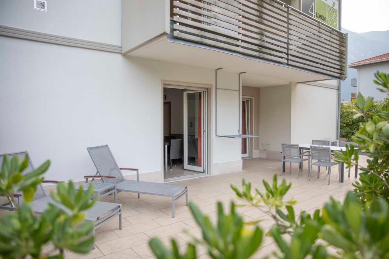 4 Limoni Apartment Resort ริวาเดลการ์ดา ภายนอก รูปภาพ